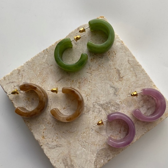 5/$35 🌙 Minimalist Jade Amethyst Citrine Tone Acrylic Huggie Hoop Earrings |NWT - Picture 6 of 17